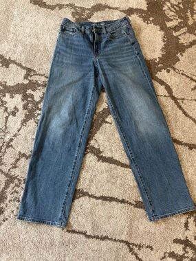 Old Navy women’s  Straight Jeans - Medium Blue Wash